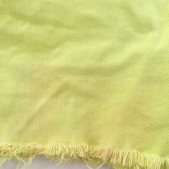 American Eagle fray shorts in Neon yellow (size 6) - Picture 5 of 6